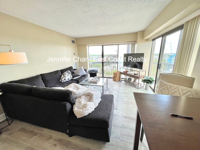 Building Photo - 15 North Beacon St