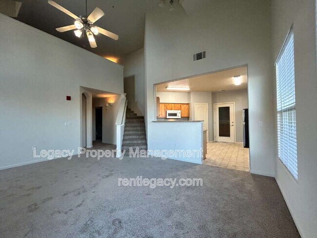 Building Photo - 5350 Dunlay Dr