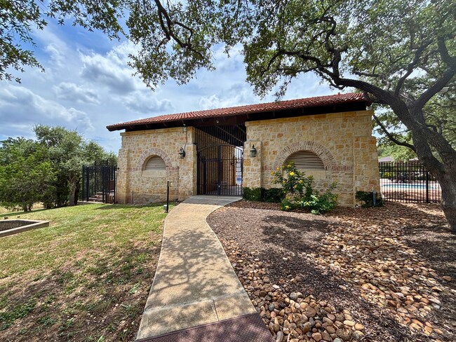 Building Photo - 56 Medici