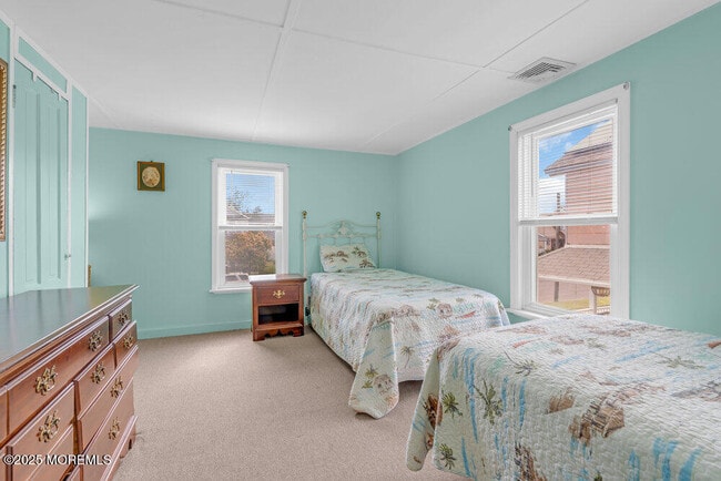 Building Photo - 202 9th Ave