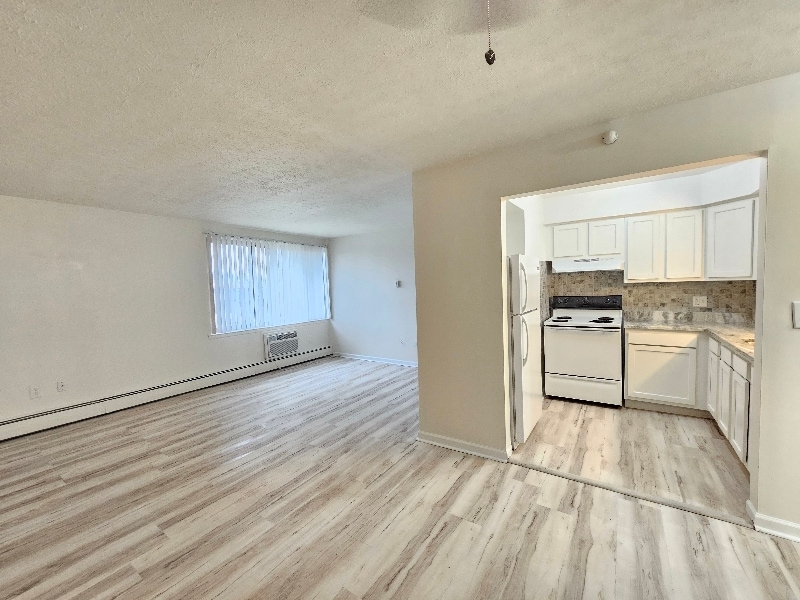 Building Photo - 1851 W 13 Mile Rd