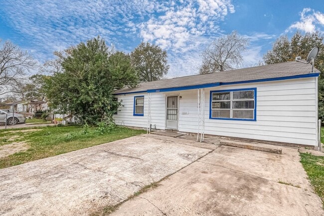 Building Photo - Affordable 3BD/2BA single-family house!