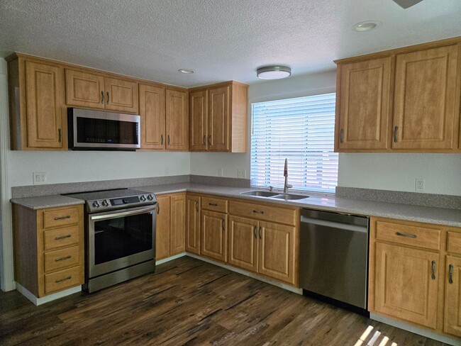 Building Photo - Charming 3BD/2BA Home in Quiet Cul-De-Sac with Solar & Included Landscaping