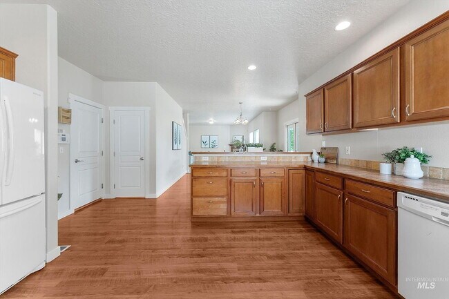 Building Photo - Single Family Home For Rent