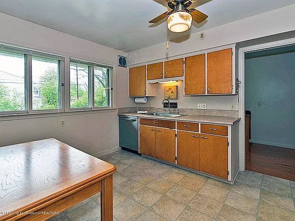 Building Photo - "Charming 3-Bed, 3-Bath Gem with Spacious 1774 Sq. Ft. in East Lansing"