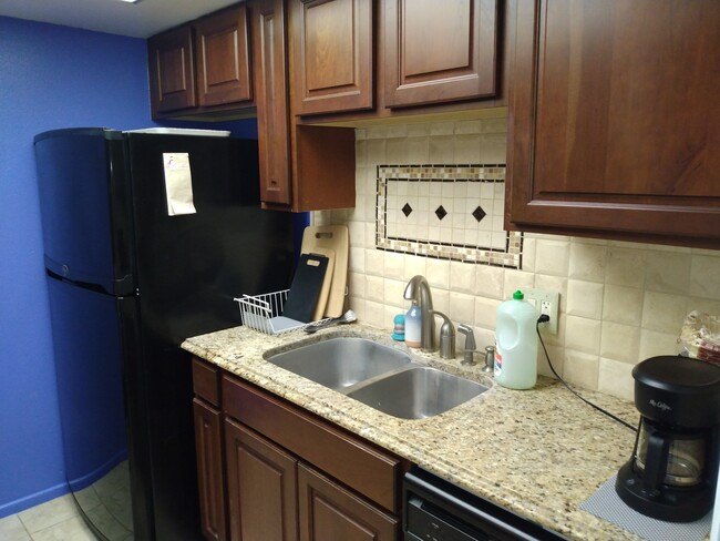 2-bedroom kitchen - 8401 N New Braunfels Ave