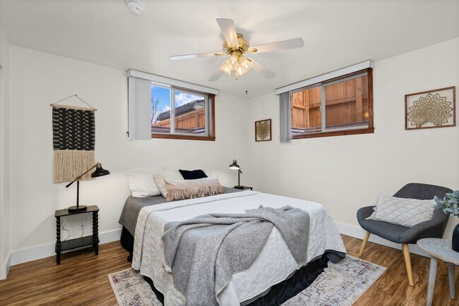 Building Photo - Old Town Duplex!