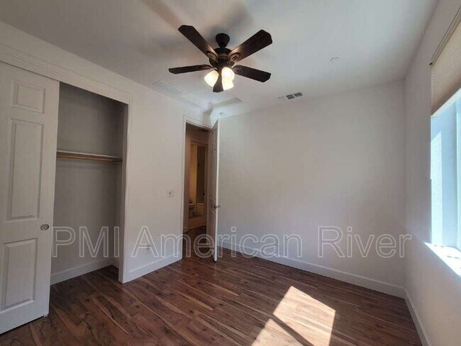 Building Photo - 4542 Streambed Dr