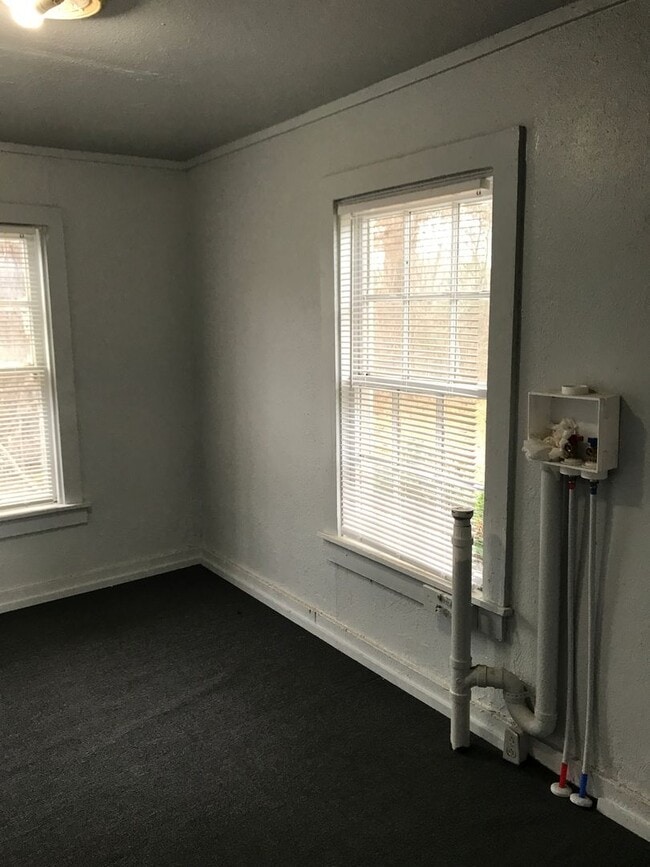 Building Photo - 5204 Francis St