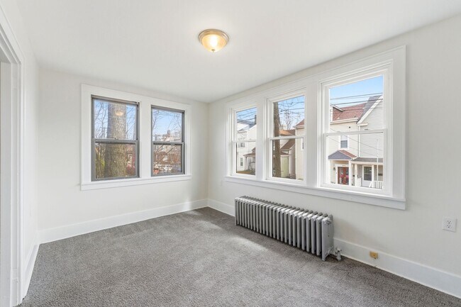 Building Photo - Beautiful, Newly Updated 3 Bedroom/1.5 Bath on quiet street near Pittsburgh's North side. AVAILAB...