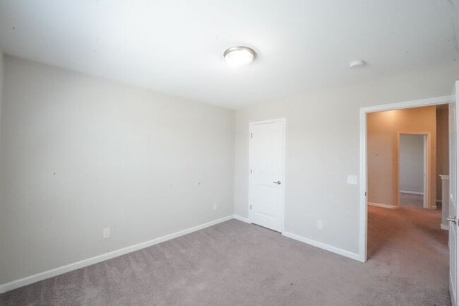 Building Photo - 165 Greyfield Cir