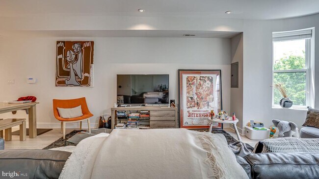 Building Photo - 2003 1st St NW