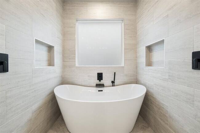 Building Photo - 18200 Fair Ln