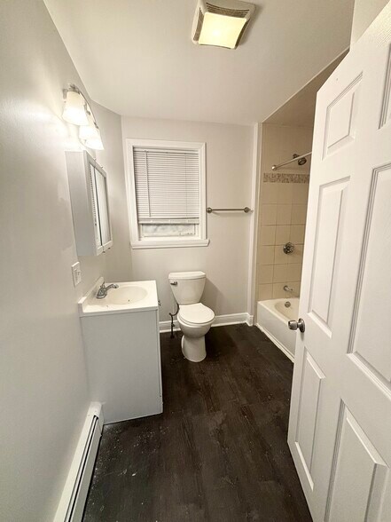 Building Photo - 35 Madison St