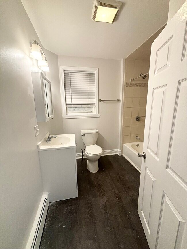 Building Photo - 35 Madison St