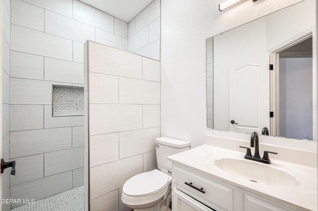 Building Photo - 7600 Plaza Redonda Dr