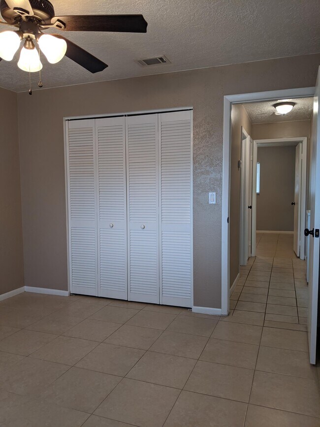Building Photo - 1564 University Ln