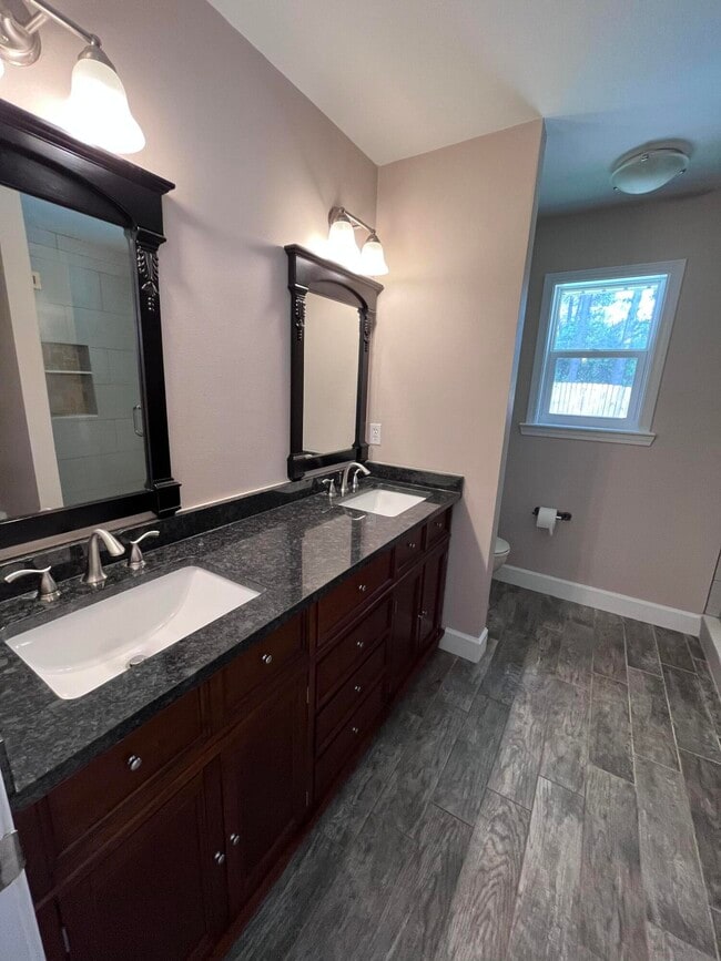 Building Photo - 540 E Timberlake Dr