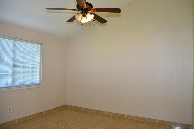 Building Photo - 13115 Pebblewalk Cir S
