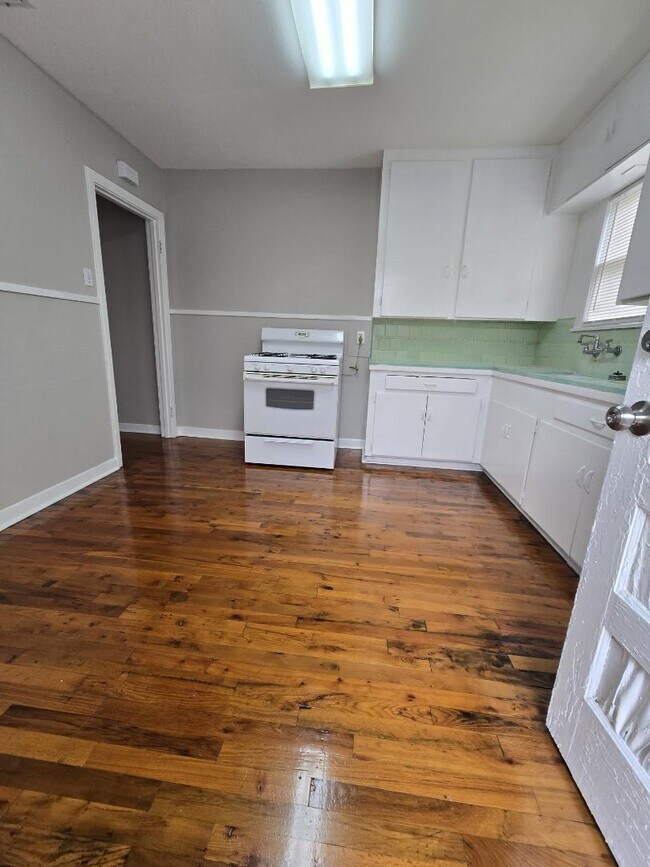 Building Photo - 1339 W Hollywood Ave