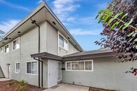 Building Photo - 2 Story Condo in Charry Plaza HOA