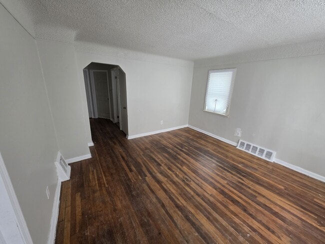 Building Photo - 8461 Plainview Ave