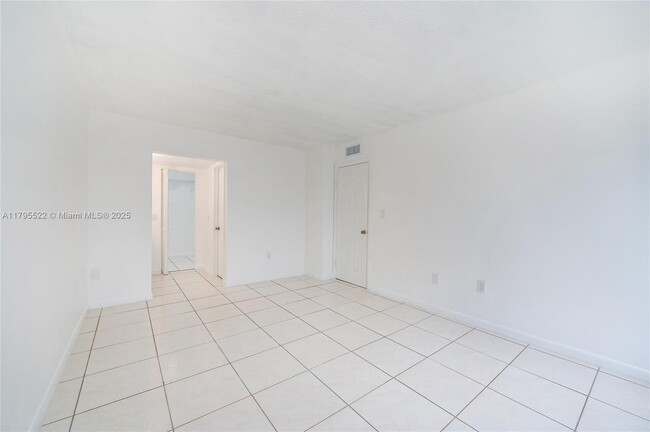 Building Photo - 13870 SW 62nd St