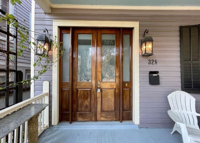 Building Photo - Available for lease May-September 2026. Stunning Fully-Furnished 3 BR/2.5 BA Available in the Hea...