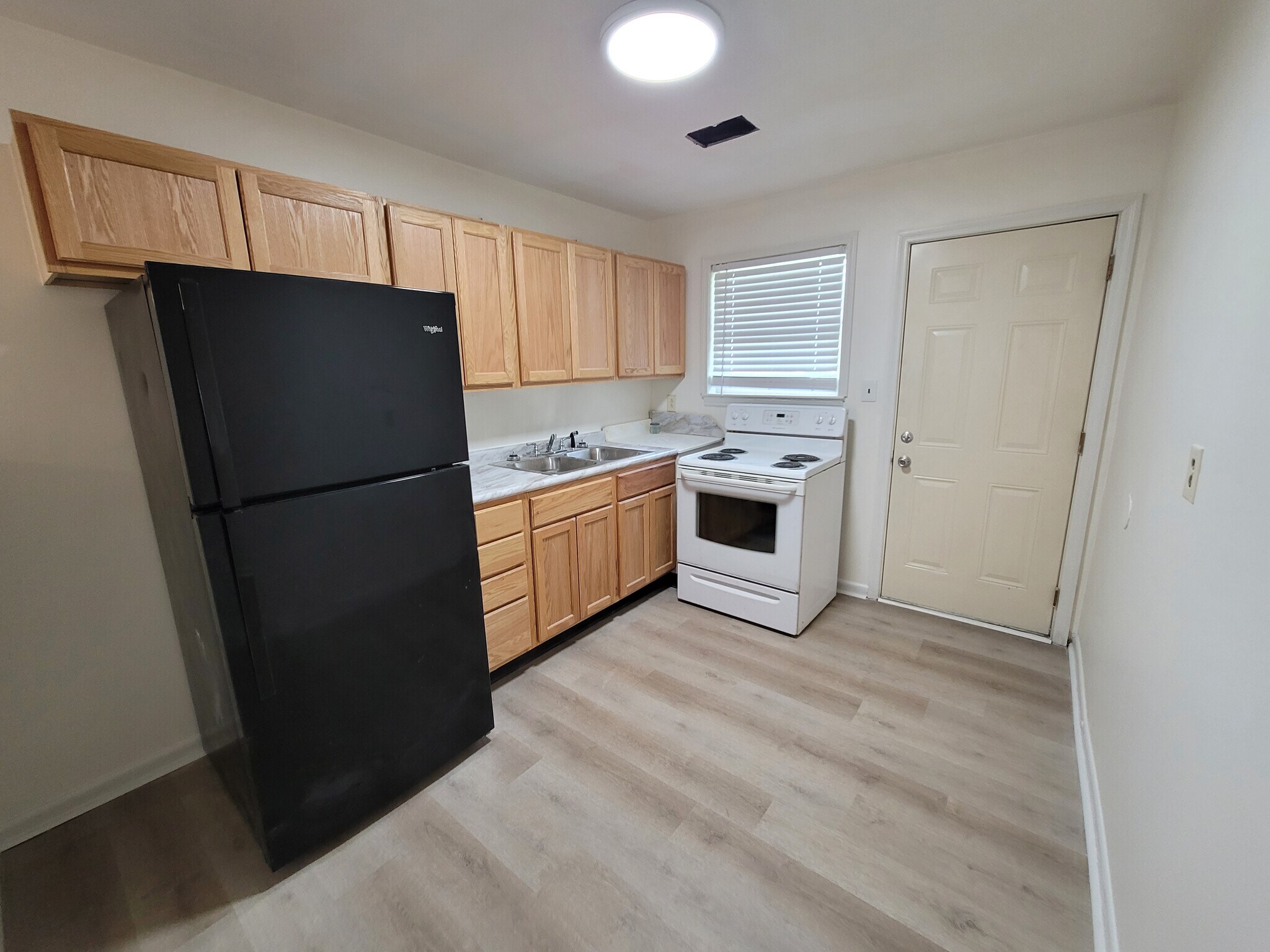 Building Photo - 612 N Kelly St