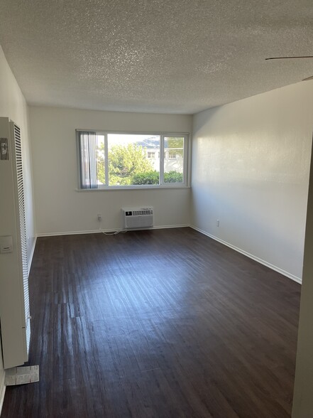 Unit 216 Living Room - La Villa Mesa