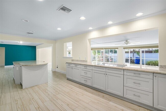 Building Photo - 500 Gardenia Ln
