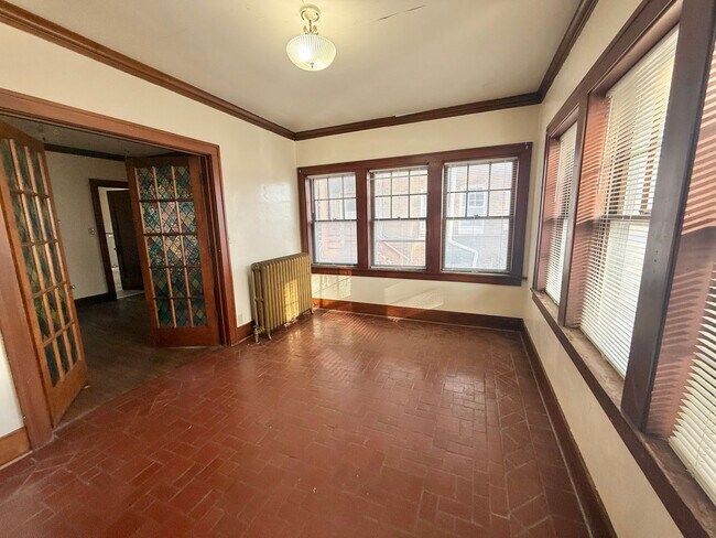 Building Photo - Massive 4 Bedroom, 2 Bath Brick Home