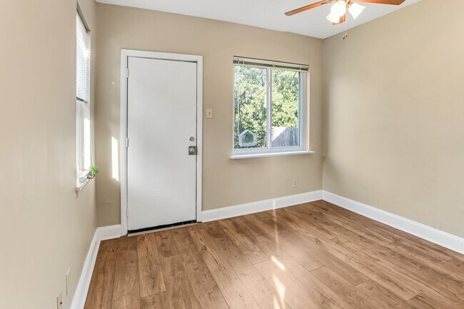 Building Photo - 1816 Green St