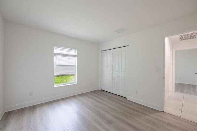 Building Photo - 3838 SW Hainlin St