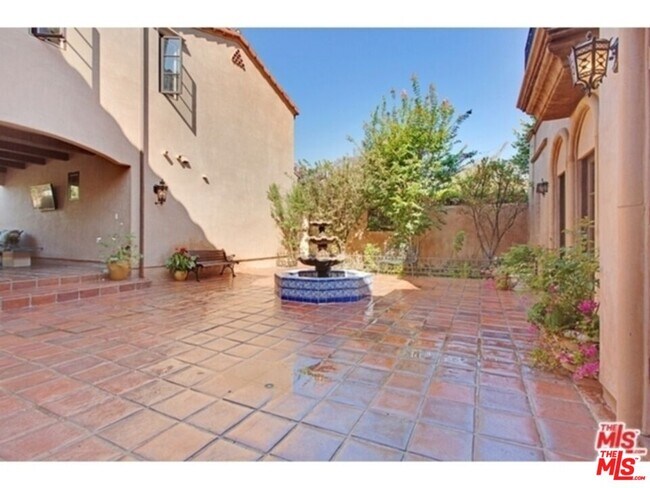 Building Photo - 725 Foothill Rd