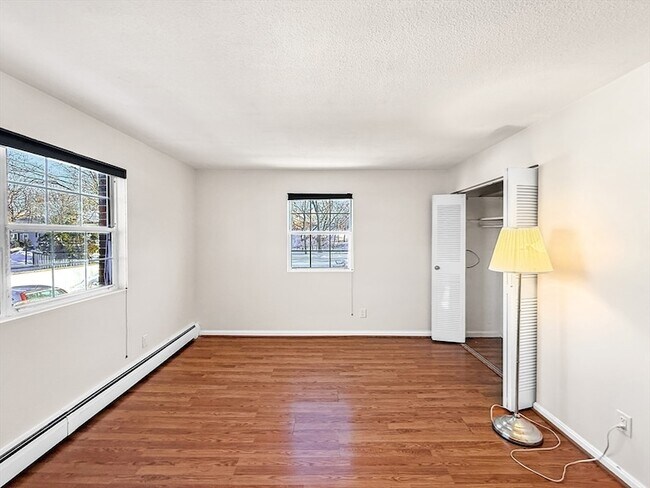 Building Photo - 6 Venice St