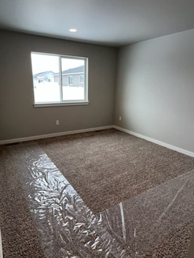 Building Photo - 1090 S New Oak Ln