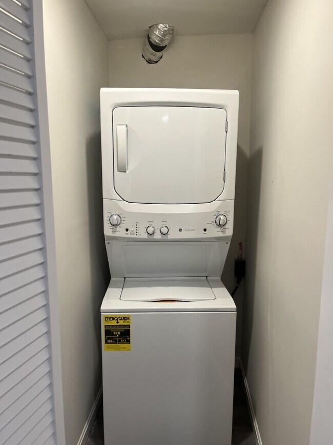 Building Photo - ALL UTILITIES INCLUDED!!