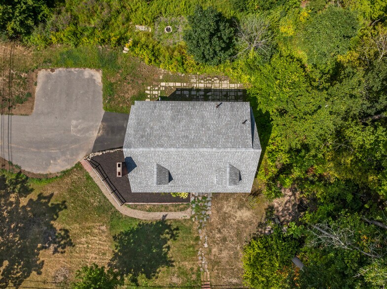 Building Photo - 11 Edgewood Rd