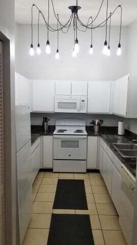 Building Photo - 1509 Hawthorne Pl