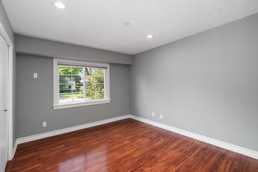 Beautiful large Bedroom 2 - 223 E Division St