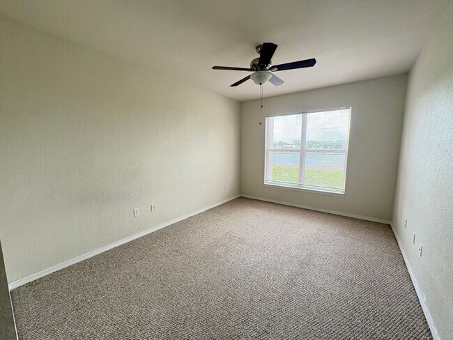 Building Photo - 8013 Hemingway Cir