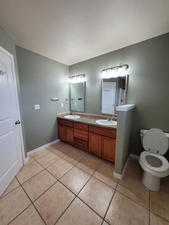 Building Photo - Well Maintained Family Home in Clarkston Heights