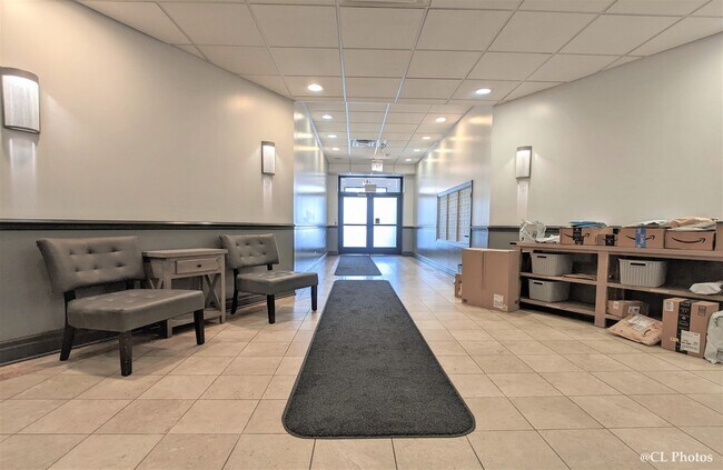 Building Photo - 3125 W Fullerton Ave