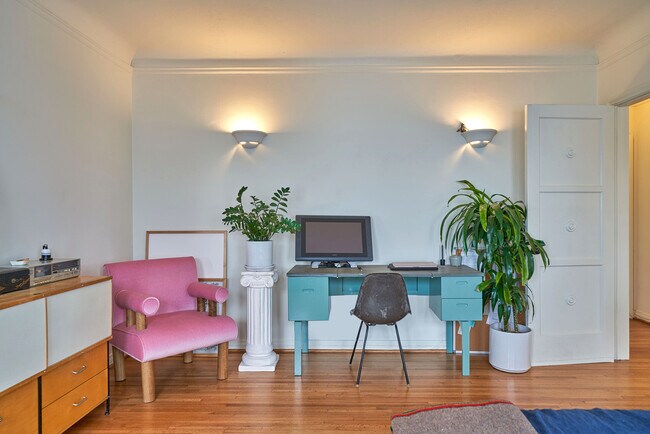 Building Photo - 1237 Hi Point St