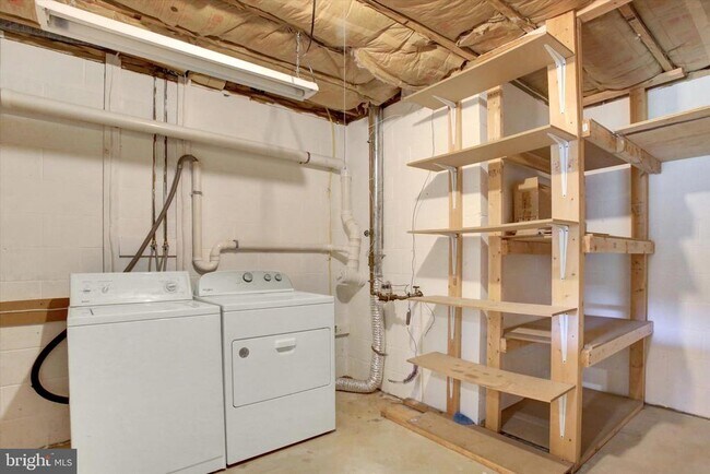 Building Photo - 6444 Terrace Ct