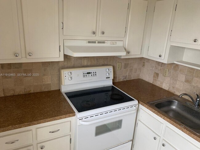 Building Photo - 710 N Ocean Blvd