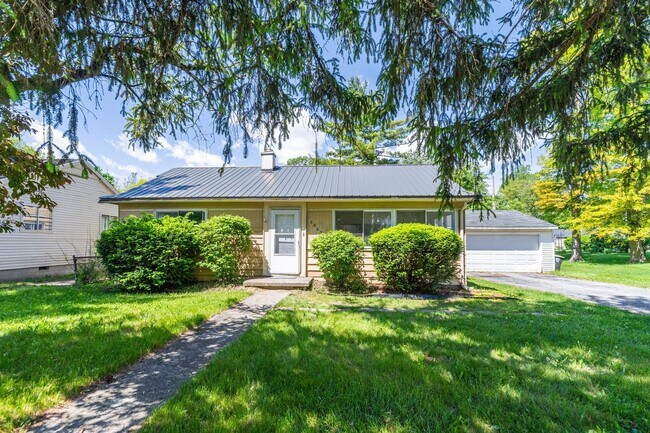 Building Photo - NEW LISTING! 3 BEDROOM HOUSE!