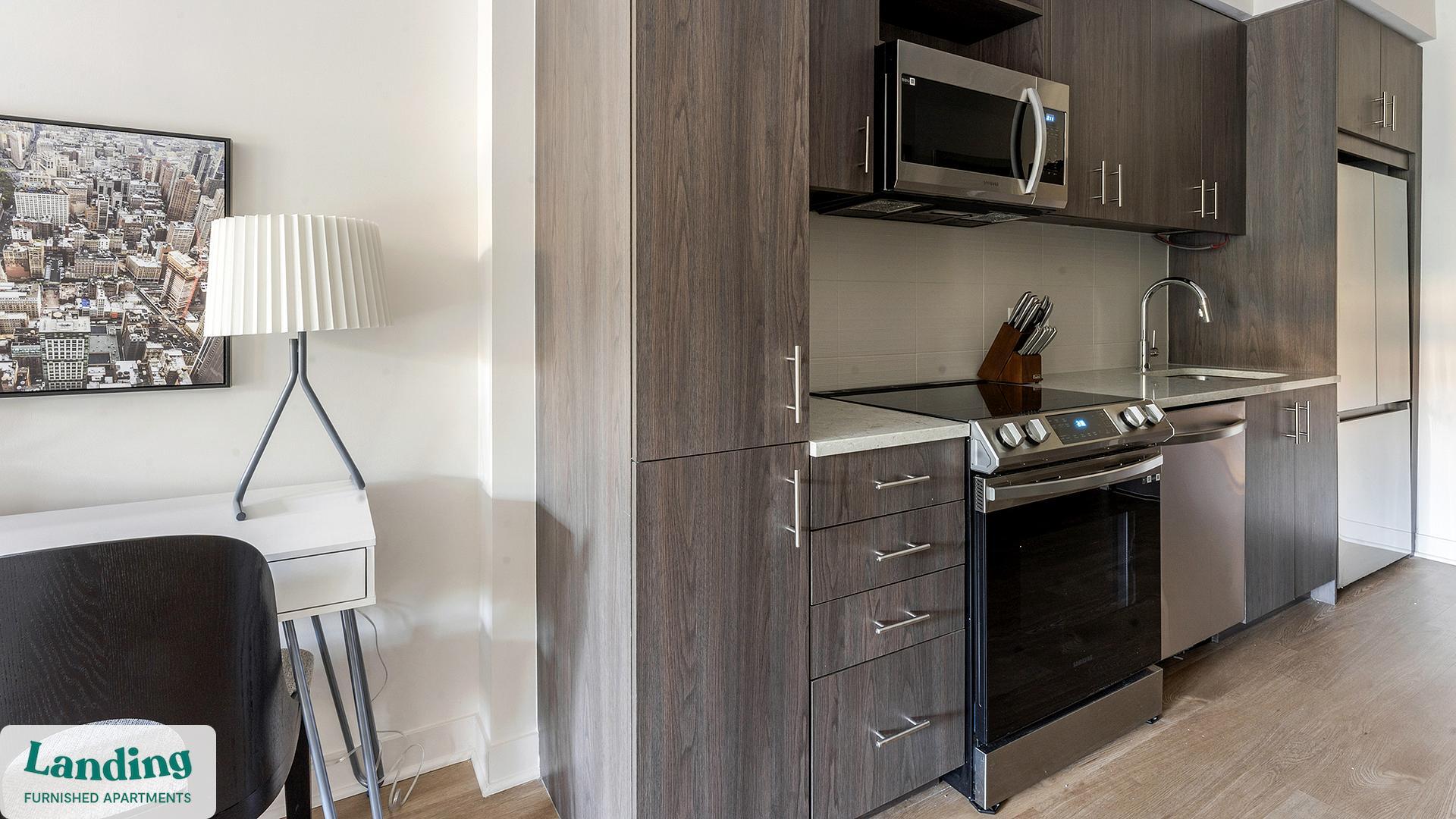 Building Photo - 350 Maple Dr SW