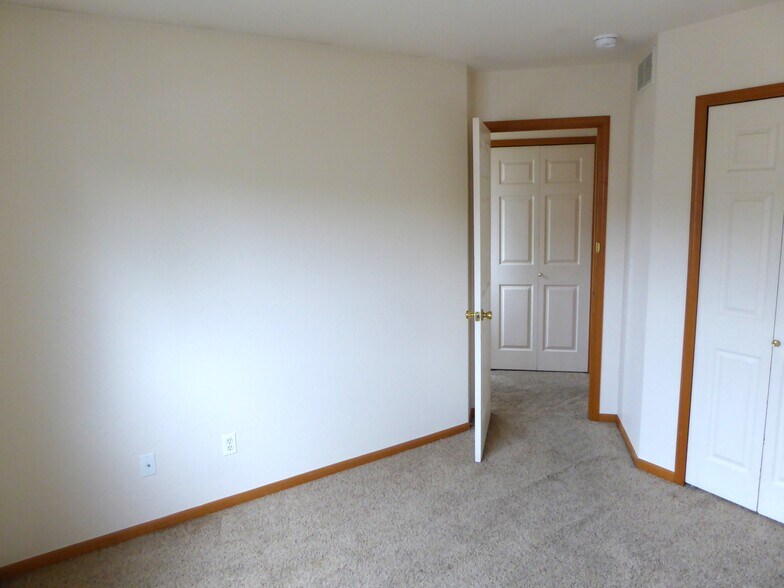 Building Photo - 1637 Westbridge Dr